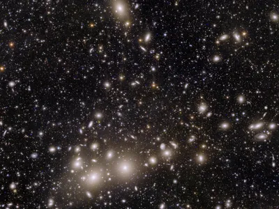 Euclid&#39;s image of the Perseus Cluster, a group of galaxies 240 million light-years from Earth. The view includes about 1,000 galaxies in the cluster, with more than 100,000 additional ones in the background.