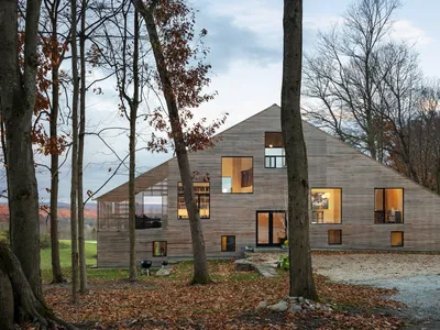 House Between Forest and Field in Dutchess County, New York, was designed by nARCHITECTS, the winner of this year&#39;s National Design Award for architecture.
